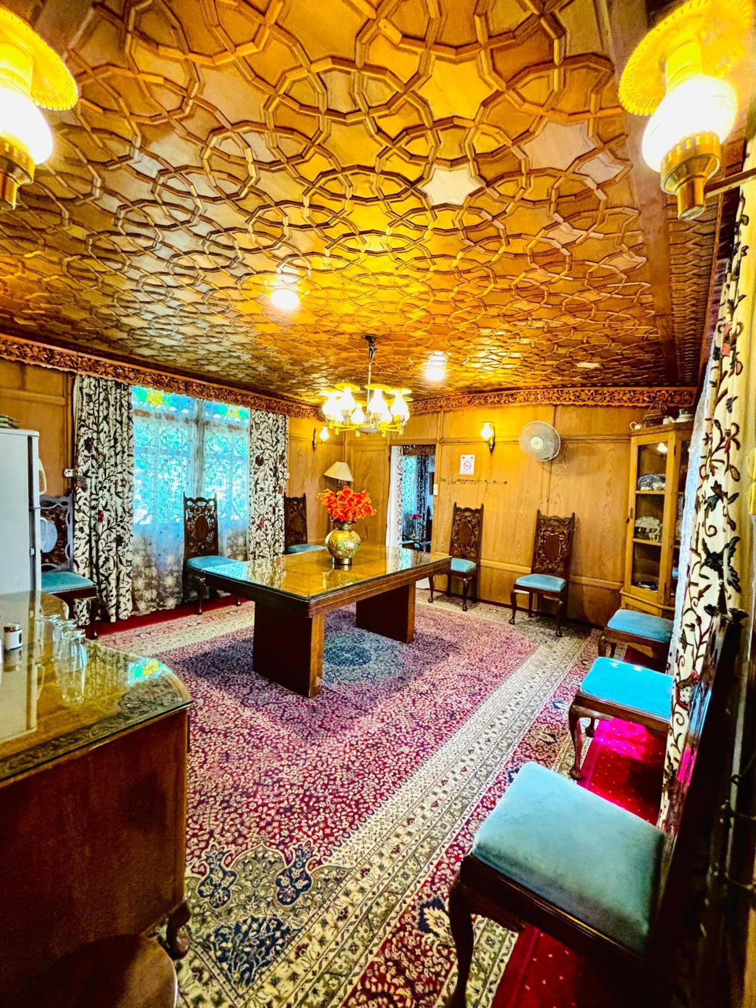 The Badyari Palace Houseboats Srīnagar Dış mekan fotoğraf