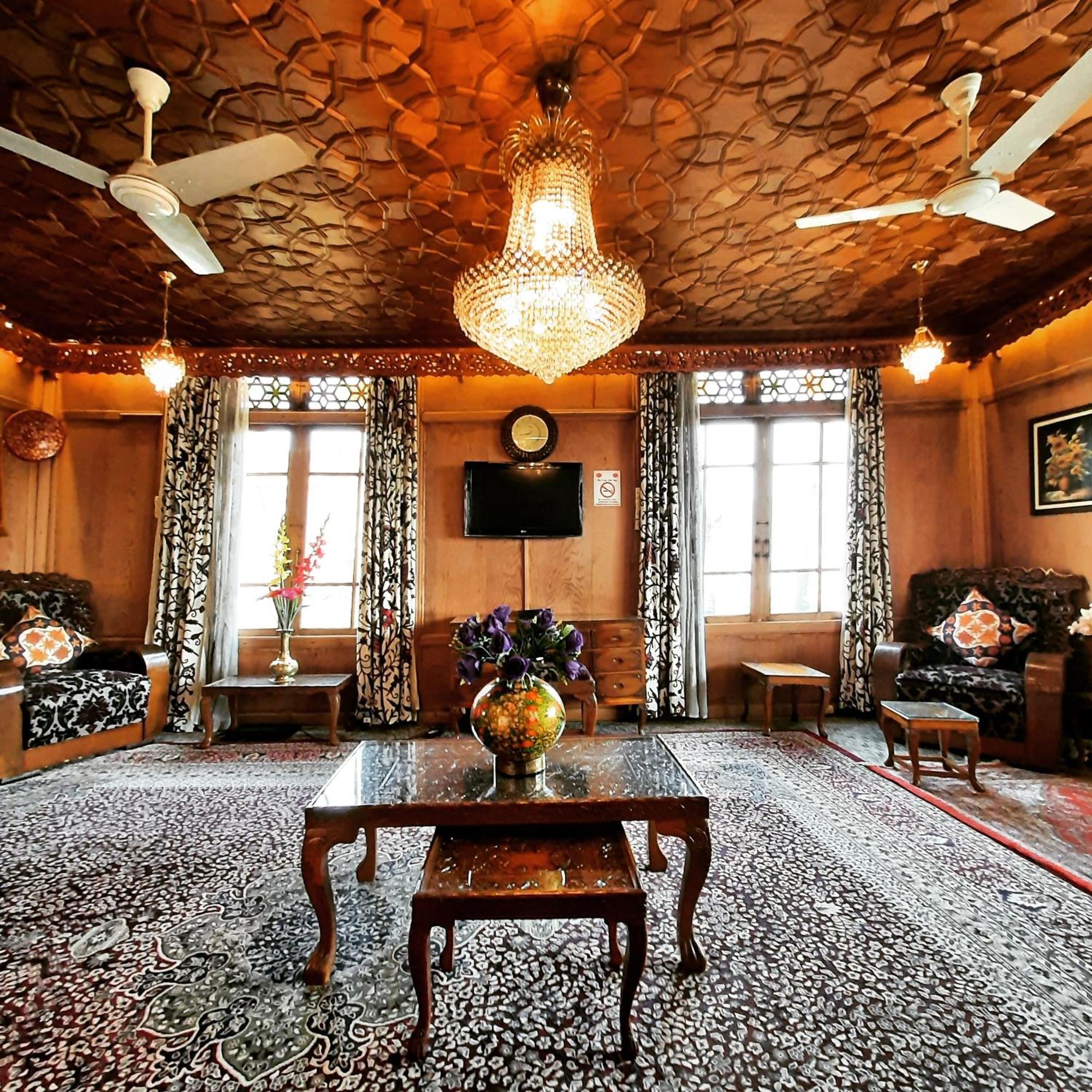 The Badyari Palace Houseboats Srīnagar Dış mekan fotoğraf