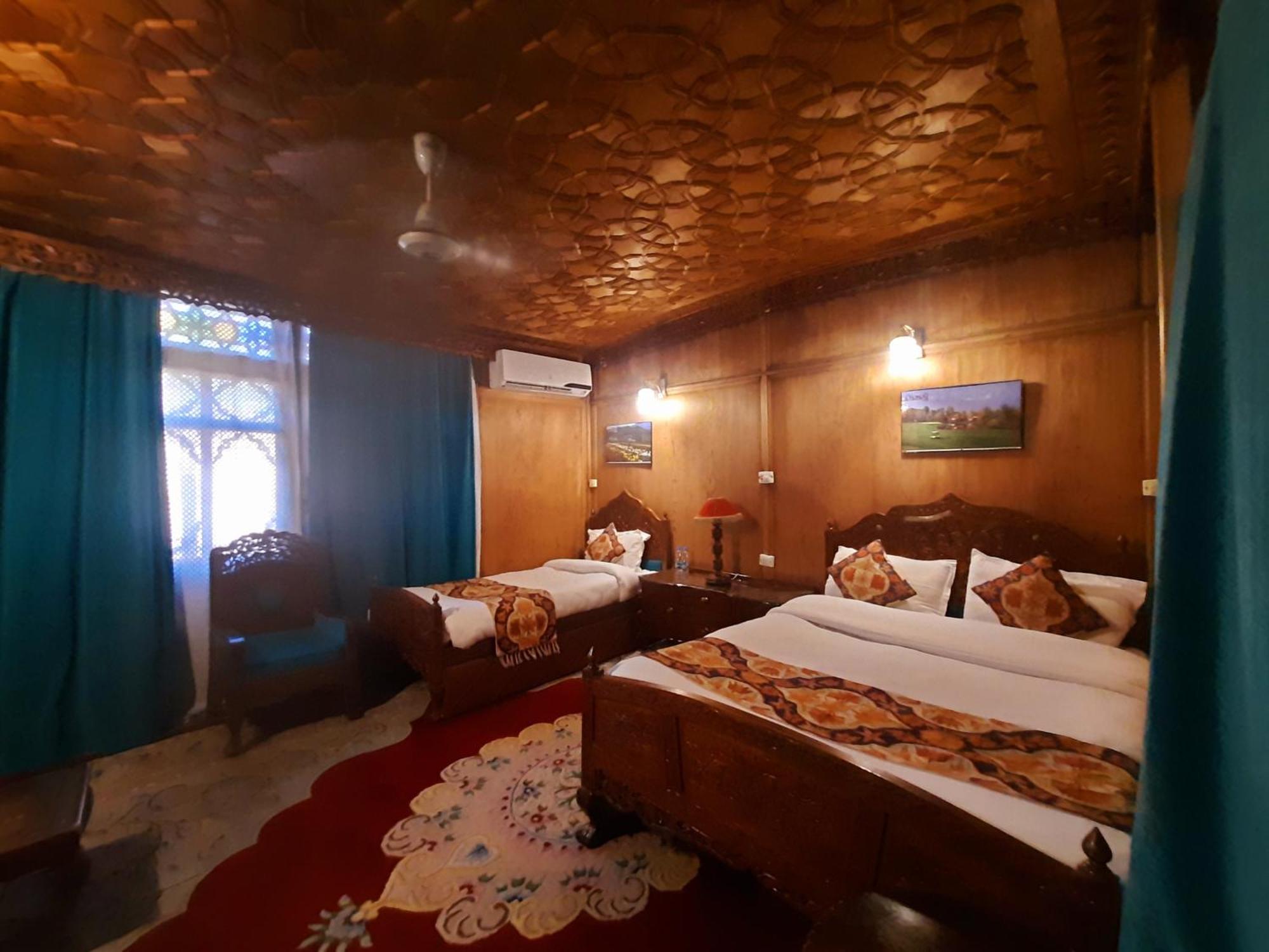 The Badyari Palace Houseboats Srīnagar Dış mekan fotoğraf